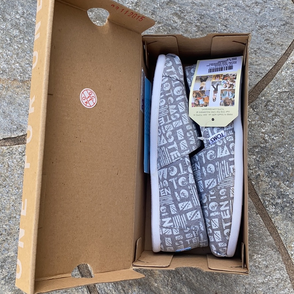 Toms Grey Chambray Ten Year Anniversary - Picture 12 of 12
